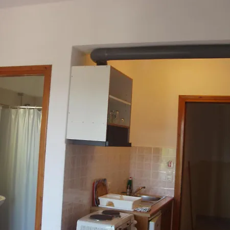 Skiathos Studios מלון דירות 3*