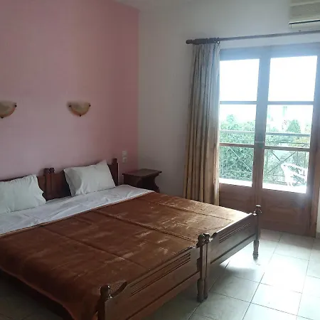 Skiathos Studios Aparthotel 4*